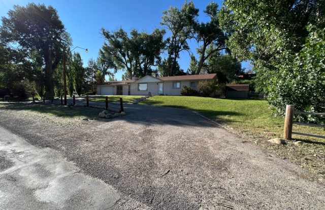 3 Bedroom 2 Bath House w/ Attached 2 Car Garage & Many Amenities photos photos