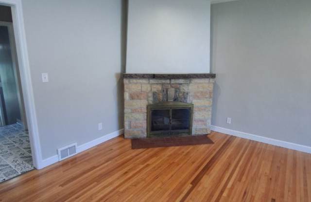 Renovated 3BR Duplex! Available Early October. Pets Welcome! photos photos