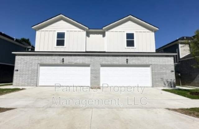 821 South Benchmark Lane - 2 photos photos