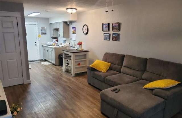 722  S Oakhill - 722 South Oak Hill Street, Siloam Springs, AR 72761