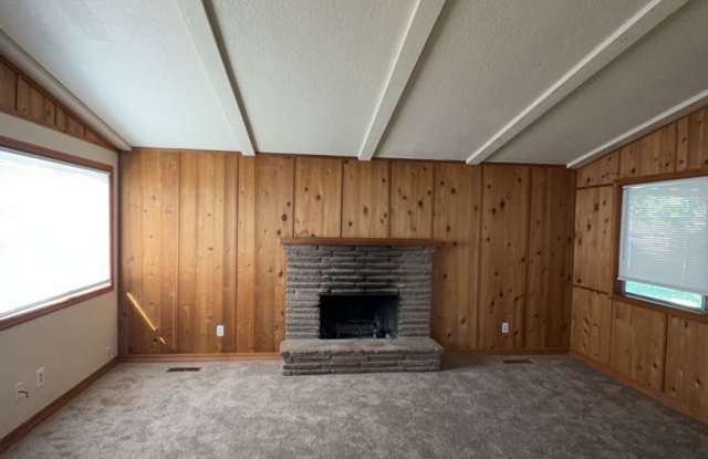 Updated 3 Bedroom, 2 Bathroom Home in East Medford Gallery 3