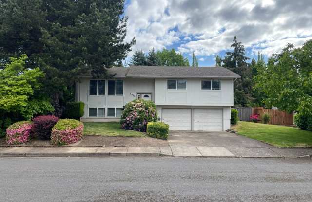 *COMING SOON* 3 Bedroom 2.5 bath Split level house - 1817 Modoc Drive Northeast, Keizer, OR 97303