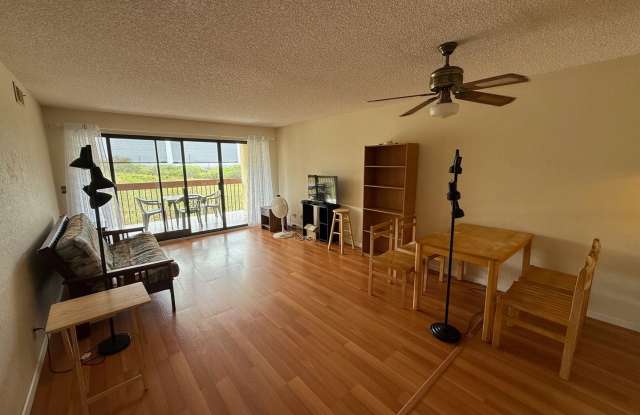 $1,400 / 1 Bed / 2 Bath Furnished Condo (Kailua Kona) - 75-5863 Kuakini Highway, Kailua, HI 96740