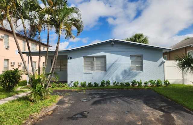 921 8th Street photos photos