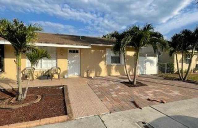 885 Sumter Road W photos photos