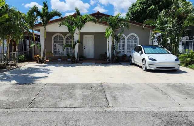 880 E 26th St - 880 East 26th Street, Hialeah, FL 33013