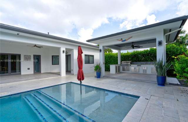 2521 SW 105th Ave photos photos