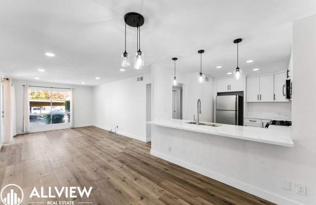Beautifully Remodeled 2 bed/1 bath condo available now! photos photos Beautifully Remodeled 2 bed/1 bath condo available now! photos photos