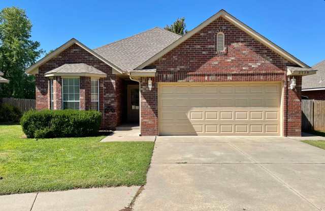 Beautiful 3 bed 2 bath home in a great location!! photos photos