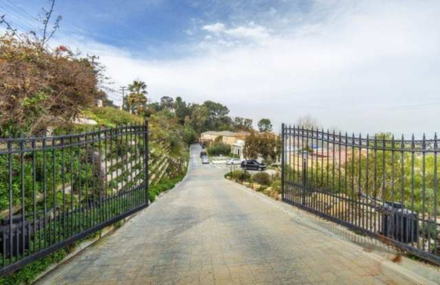 14465 MULHOLLAND Dr Gallery 4