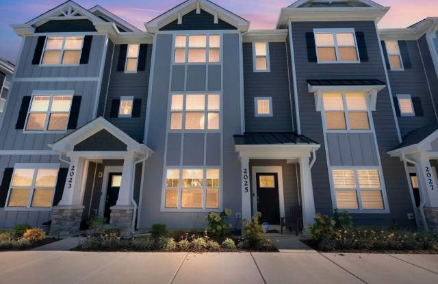 2 Bedroom Townhome in Mundelein - 2025 Sequoia Avenue, Mundelein, IL 60060