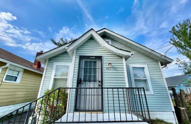 3911 Larkwood Avenue - 2 Bedroom House in Portland, Driveway, Basement, Pets OKAY! photos photos