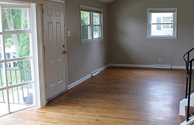 608 WHITMAN Street Gallery 2
