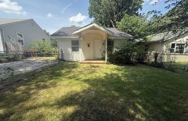 Available now 2 bedroom 1 bath home!! Gallery 1