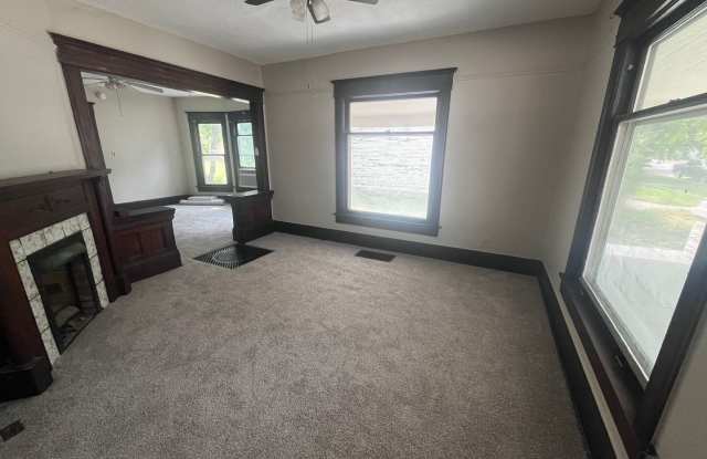 5 Bedroom / 2 Bath Large Home Gallery 4