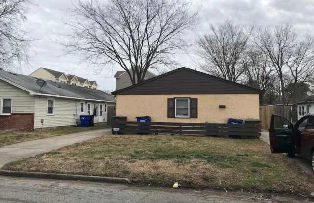 2 BED / 1 BATH DUPLEX photos photos