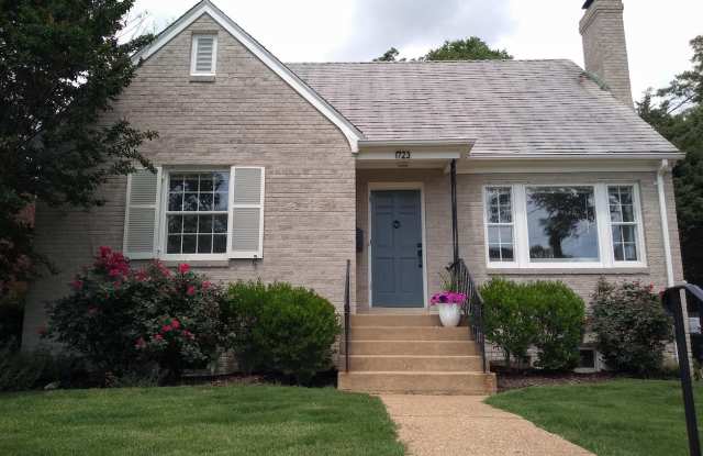 1723 Oakcrest Dr photos photos