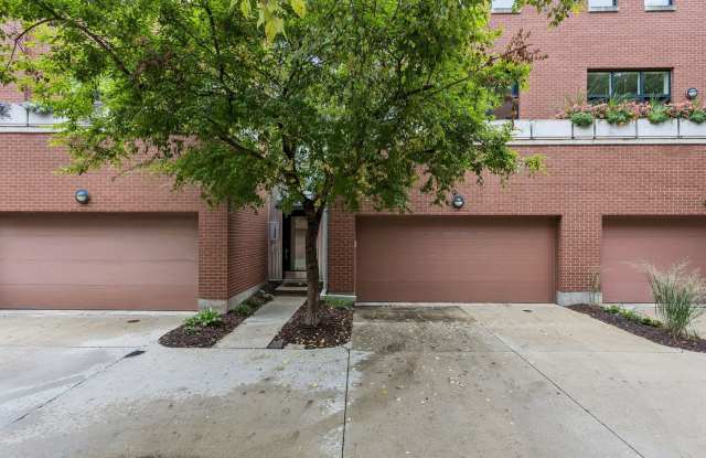 Modern Downtown Townhome with Garage, Fireplace & Private Outdoor Space Gallery 1