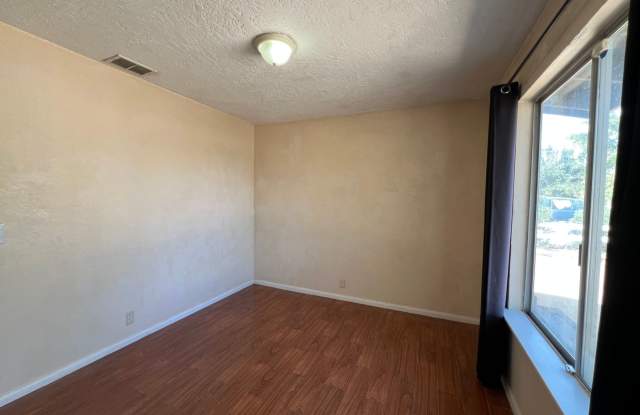 Spacious 5-Bedroom Home with Large Backyard in Apple Valley Gallery 3