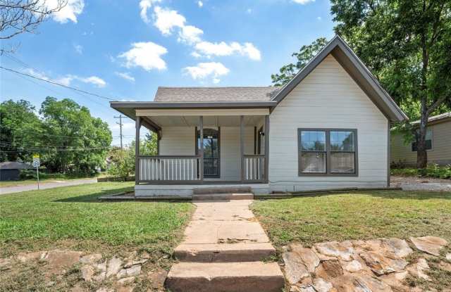 1100 W Owing Street - 1100 West Owings Street, Denison, TX 75020