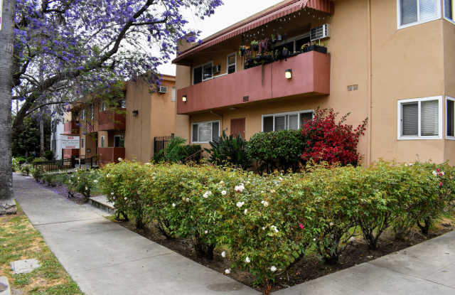 7140 DeLongpre Apartments photos photos