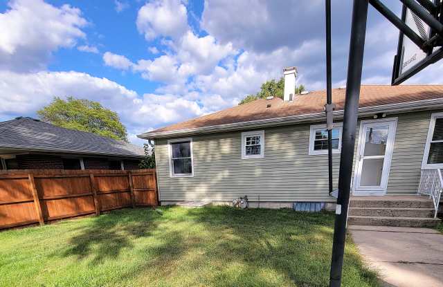 8922 Schneider Avenue Gallery 3