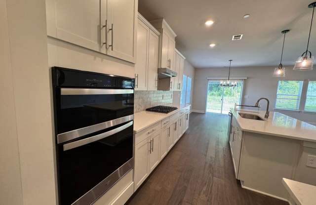Like-New 5 Bedroom Home in the Heart of Smyrna! Gallery 3