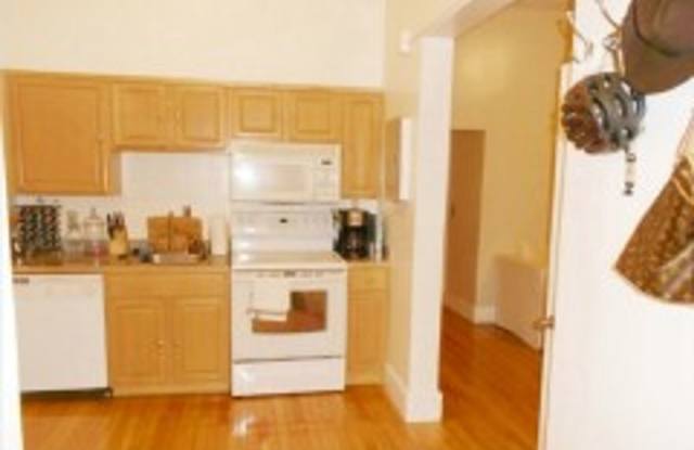 Kenmore Square (BU) 2 Bedroom Apartment - 9/1 (NO BROKER FEE) - 16 Aberdeen Street, Boston, MA 02215