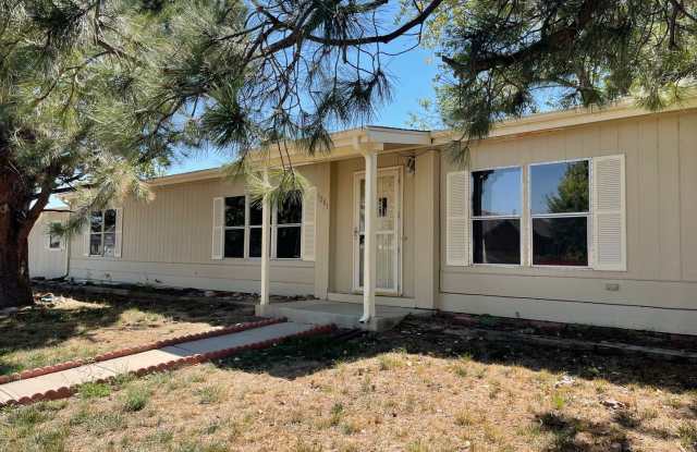 Spacious House with 3 Bedrooms and 2 Bathrooms - Great Corner Lot photos photos