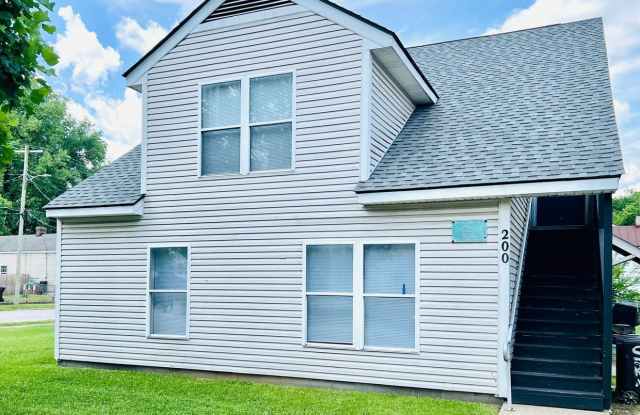 Updated first floor 1 bedroom apartment in West Louisville- Section 8 accepted photos photos