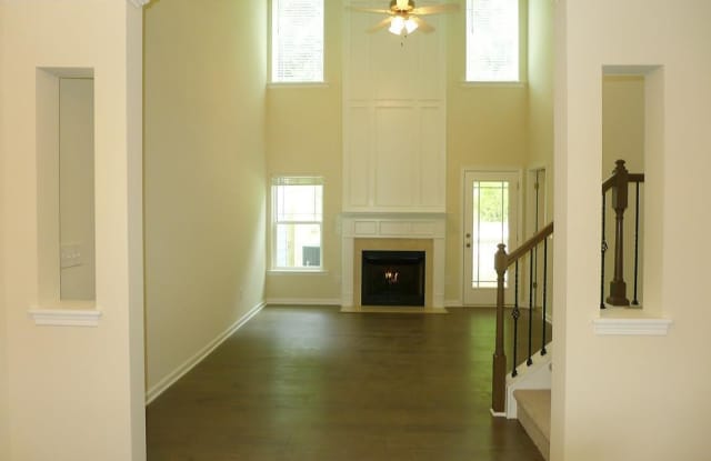 365 Spicebush Circle Gallery 2