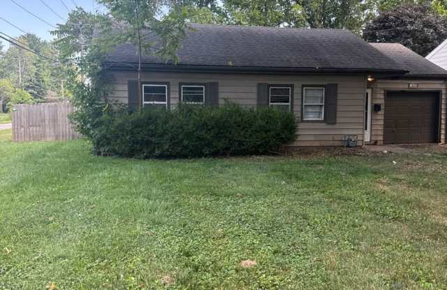 Two bedroom/One bath/one car garage/large shop in back photos photos