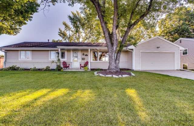 EXCEPTIONAL SIngle Family Home in EDINA! 4 Bed/3 Bath/2 car garage - 7117 Cornelia Drive, Edina, MN 55435