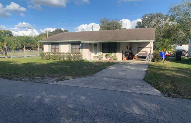 Charming 3 bedroom/1.5 bath Fenced Home in St.Cloud - 1601 Alabama Avenue, St. Cloud, FL 34769