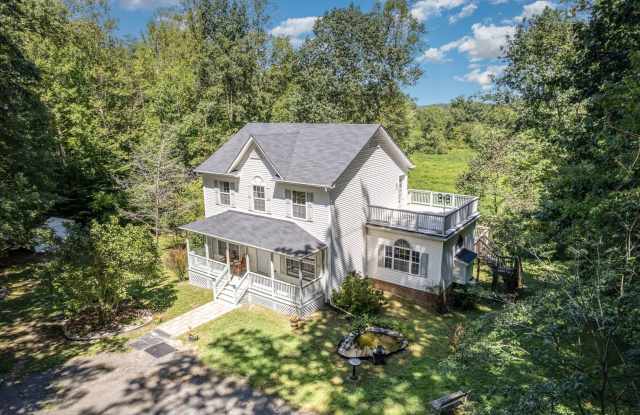 Private 5.7-Acre Lake Retreat – 3-Bed Estate in Tappahannock photos photos