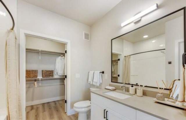2940 E Howard Ln Gallery 4