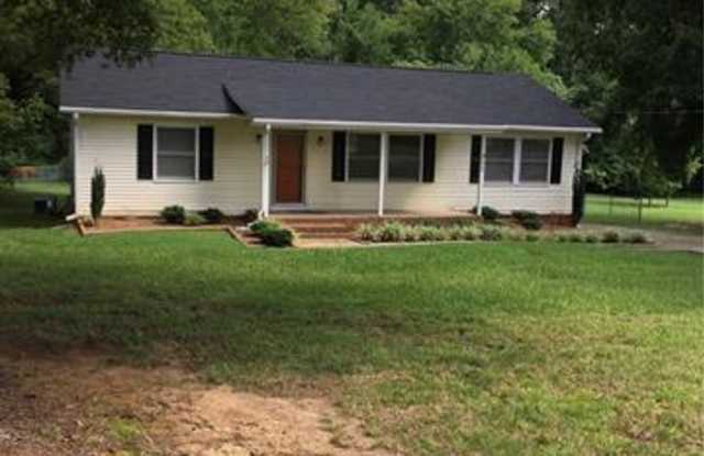 311 Hillcrest Drive - 311 Hillcrest Drive, Huntersville, NC 28078