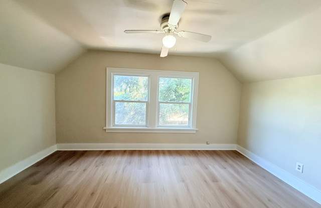 Cute Newley Remodeled 3 BD in Aloha!! Gallery 4