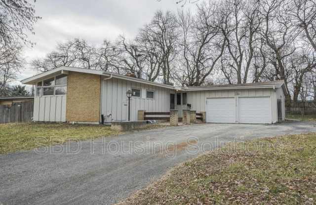 9818 Bennington Ave - 9818 Bennington Avenue, Kansas City, MO 64134