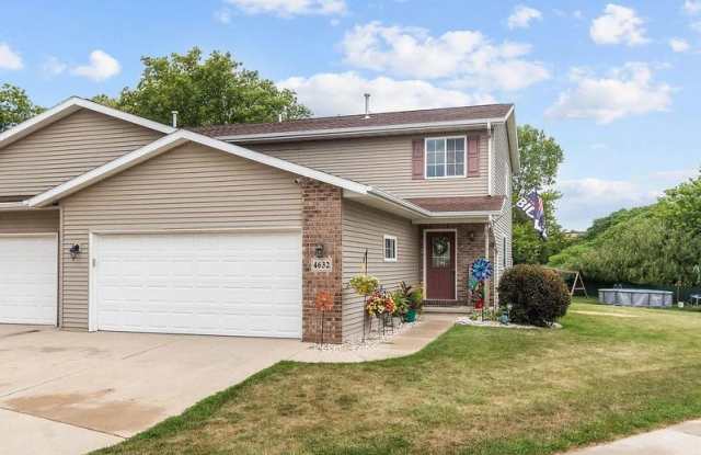 4632-4634 Ridge Court - 4632 Gallery 2