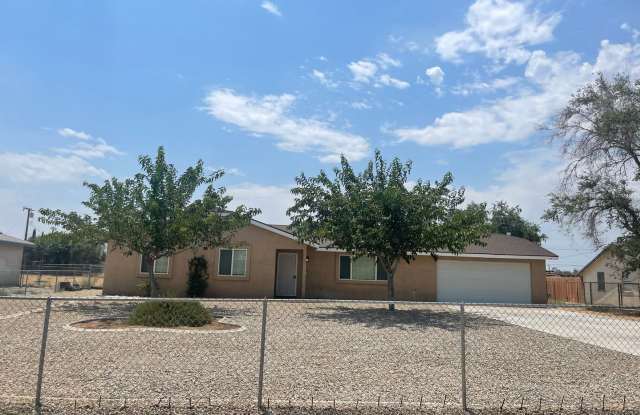 Charming Three Bedrooms, 2 Bathrooms Home In Apple Valley, Fully Fenced  Cross Fenced, - 22015 Isatis Avenue, Apple Valley, CA 92307