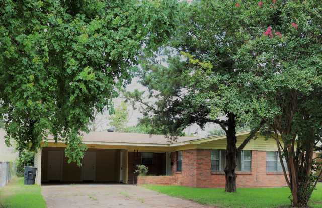 Bossier City, LA - 71112 - Beautifully updated 3 bedroom home for lease with bonus space - 1907 Bonn Street, Bossier City, LA 71112