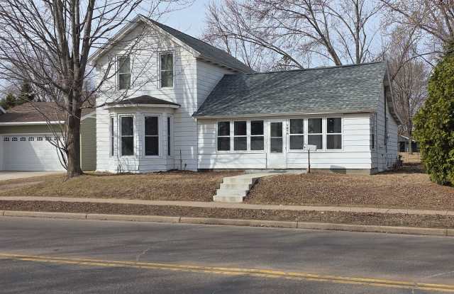 $1,325 |3BD 1 BA| 1216 Water St| Available 5/6/26! photos photos