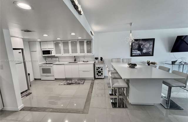 3051 S Palm Aire Dr photos photos