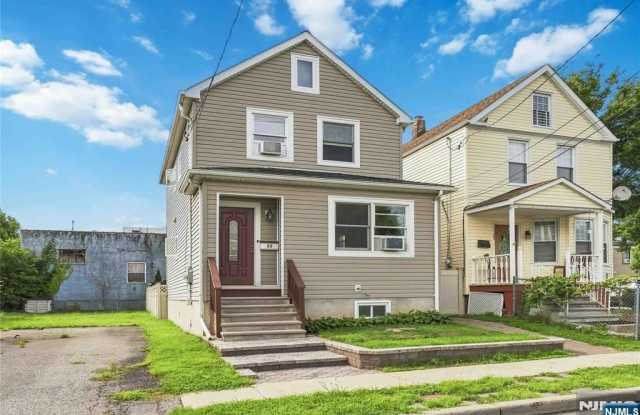 33 Franklin Avenue Gallery 2