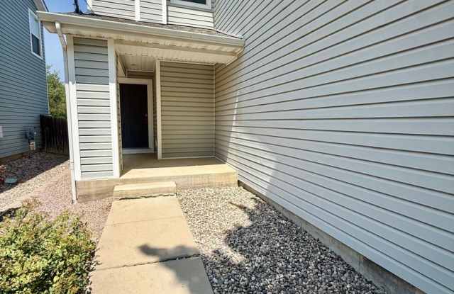 3 Bedroom 2.5 Bath Townhouse w/ 2-Car Garage! Gallery 4
