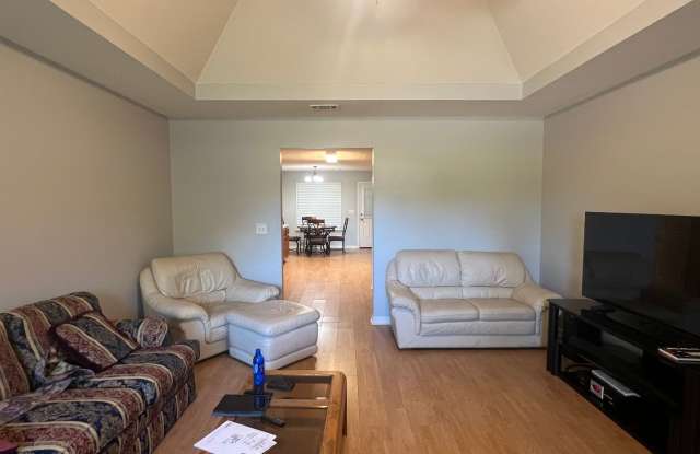 Great Home close to Bluebird in Ft Valley Gallery 3