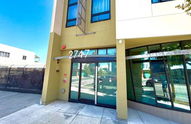 $4,595 / 3br - 1040ft2 - 3 Bedroom, 2 Bath Condo with Garage Parking - Open House 9/26 10-12 PM Gallery 1