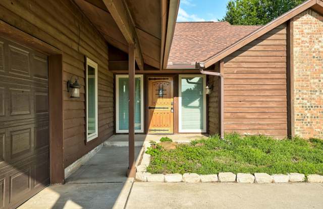 Charming 3-Bed, 2-Bath Home in West Norman – Minutes from Sooner Mall Gallery 4