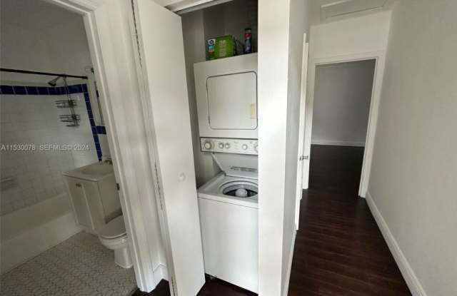 565 NE 65th St # 2 Gallery 4